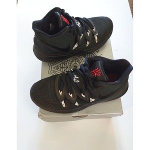 Kyrie 5 Nike (GS) Black / White Basketball Shoes, Size 4 Youth With Box